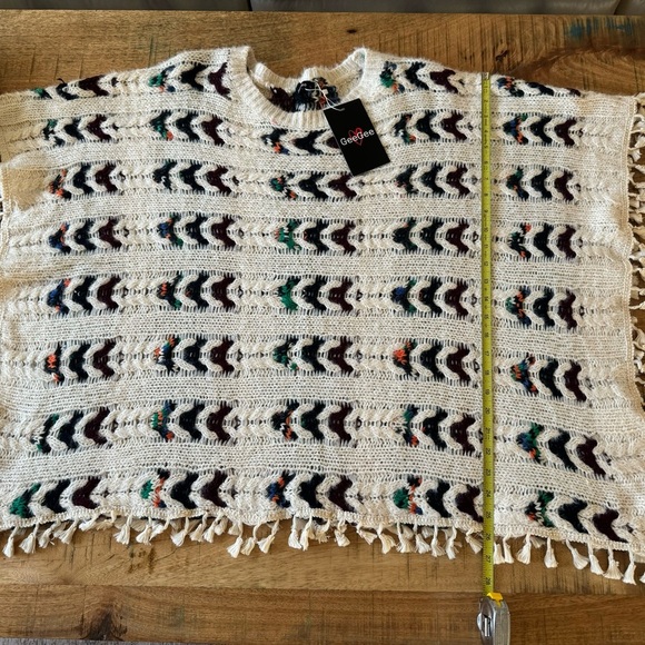 GeeGee Chunky Knit Colorful Tassel Poncho Size Large - Picture 6 of 15